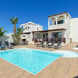 https://villa-aguamarina-playa-blanca-lanzarote.in-canary-islands.com