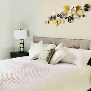 https://the-hamptons-vacational-home-in-new-kingston.hotelsochorios.net
